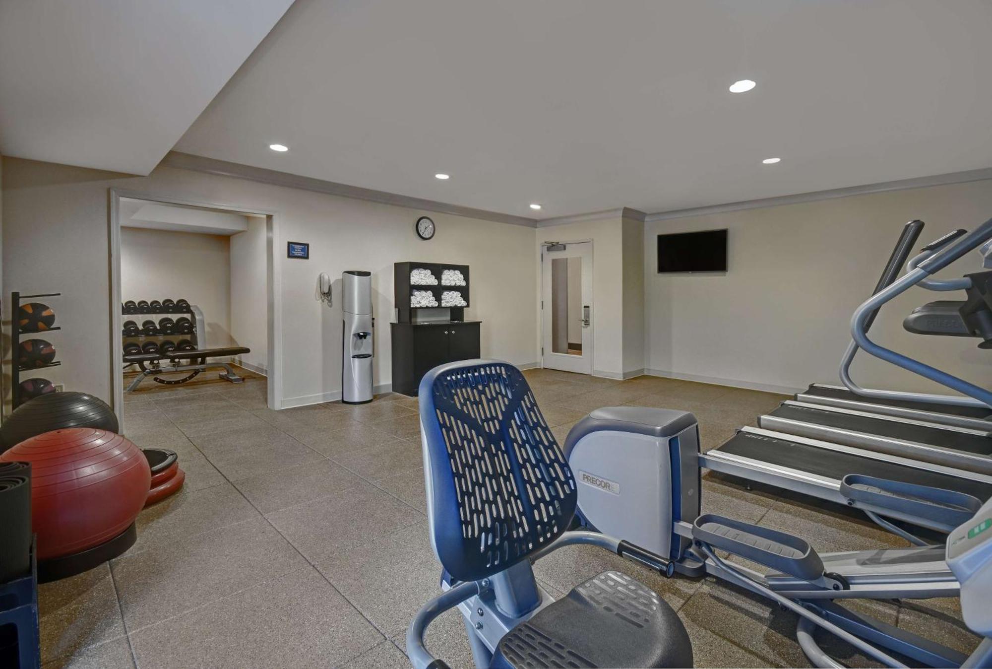 Homewood Suites By Hilton Eatontown Extérieur photo